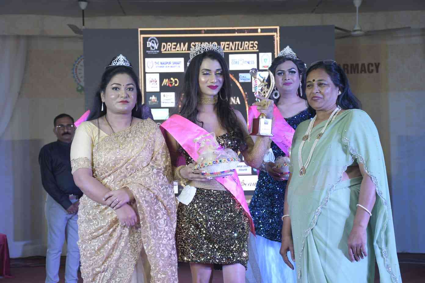 Winners and Runners-up of 'Trans Elegance of India 2022' along with the judges 